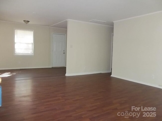 Building Photo - 3530 Eastwood Dr