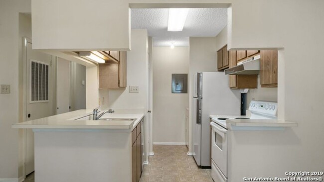 Building Photo - 2 Bed 1 Bath Condo in Highland Park Condos