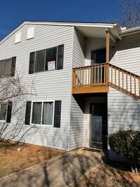 Building Photo - 2 Bedroom 1 Bath Condo with Private Deck in Hunters Chase