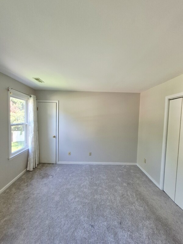 Building Photo - 9019 Double Tree Ln