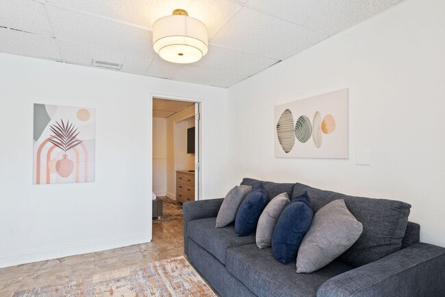 Building Photo - Charming 2-Bedroom Single-Family Home with...