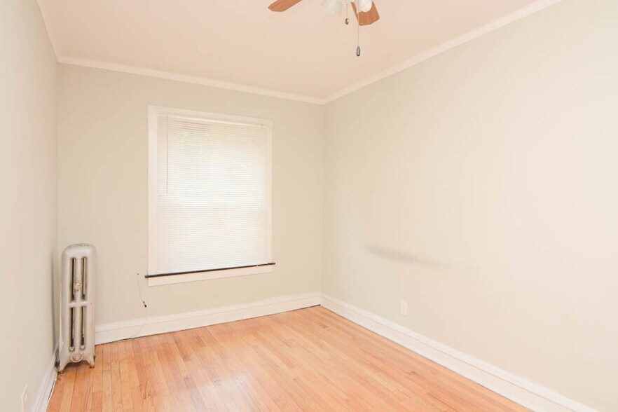 Building Photo - 2117 W Ainslie St