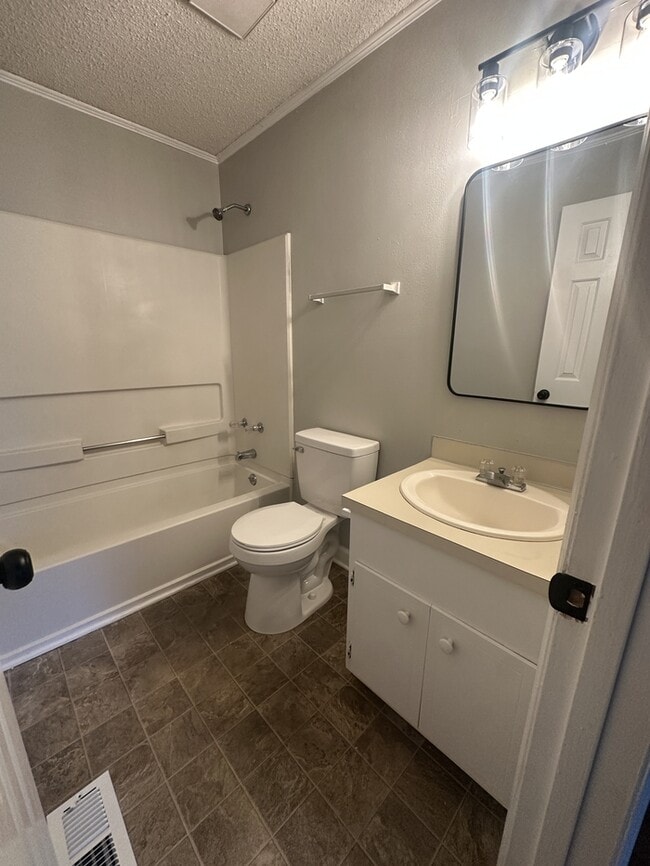 Building Photo - NOW AVAILABLE! Great 3 bedroom 2 bath ranch home!