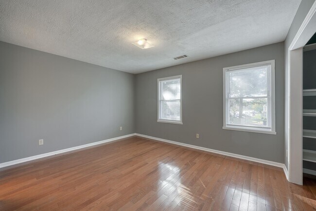 Building Photo - 667 Hunting Creek Ln SE