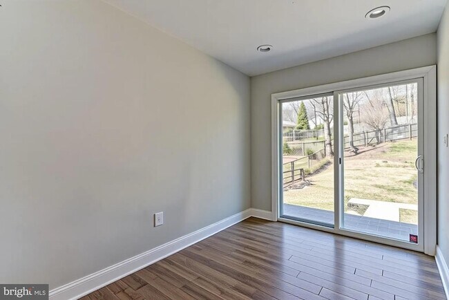 Building Photo - 415 Ritchie Pkwy