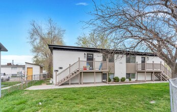 Building Photo - Ground Level 3 Bed 1 bath apartment!
