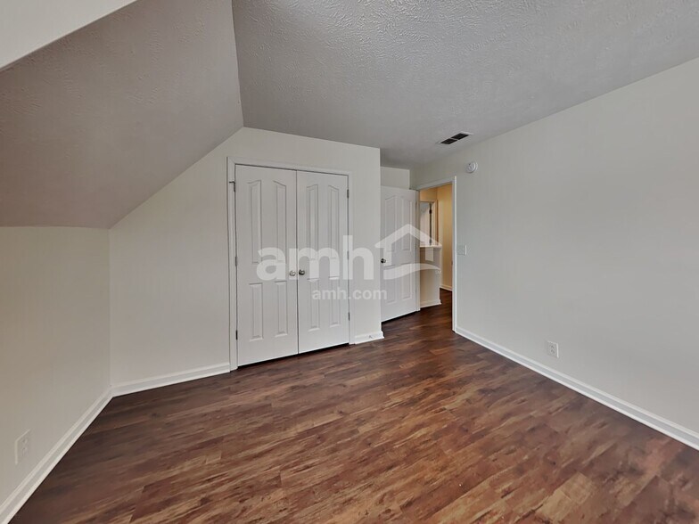 Building Photo - 1609 Carrick Dr