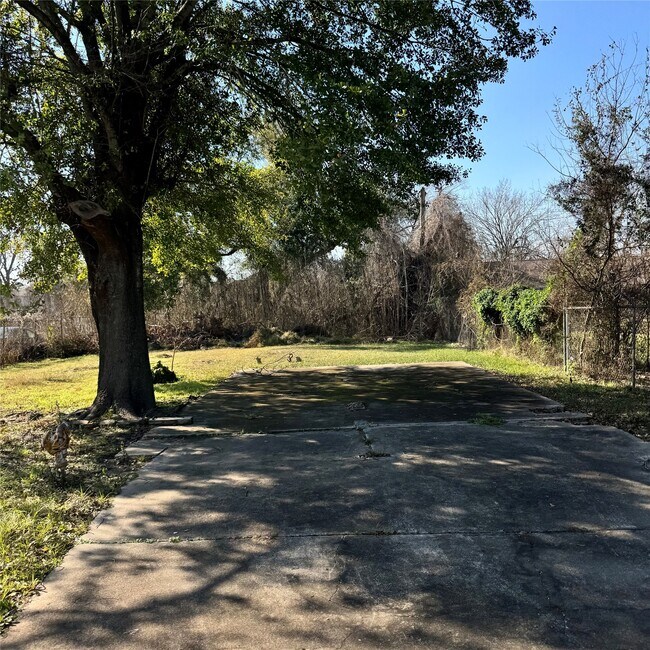 Building Photo - 3917 Kashmere St