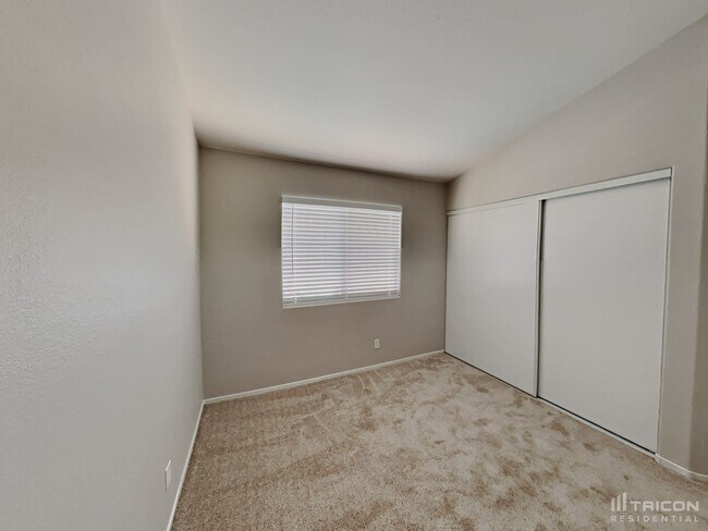 Building Photo - 2704 Purple Root Dr