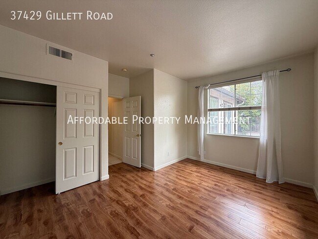 Building Photo - 37429 Gillett Rd