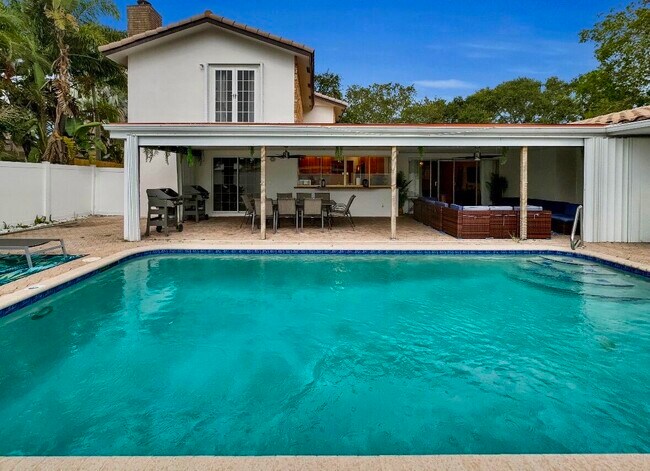 Building Photo - 5940 NE 22nd Ave