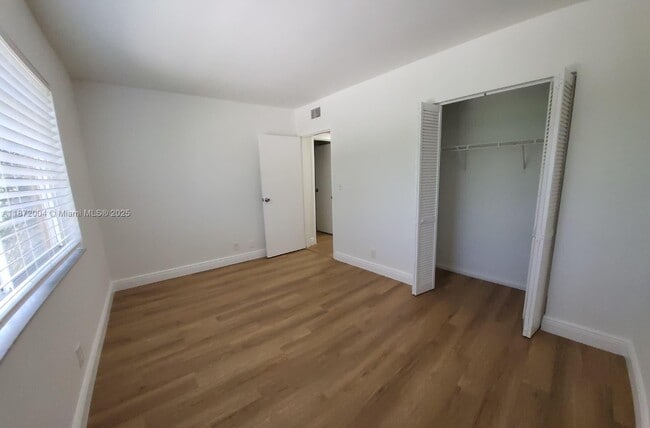 Building Photo - 4354 NW 9th Ave