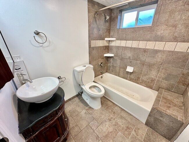 Building Photo - 45 River Cir Dr