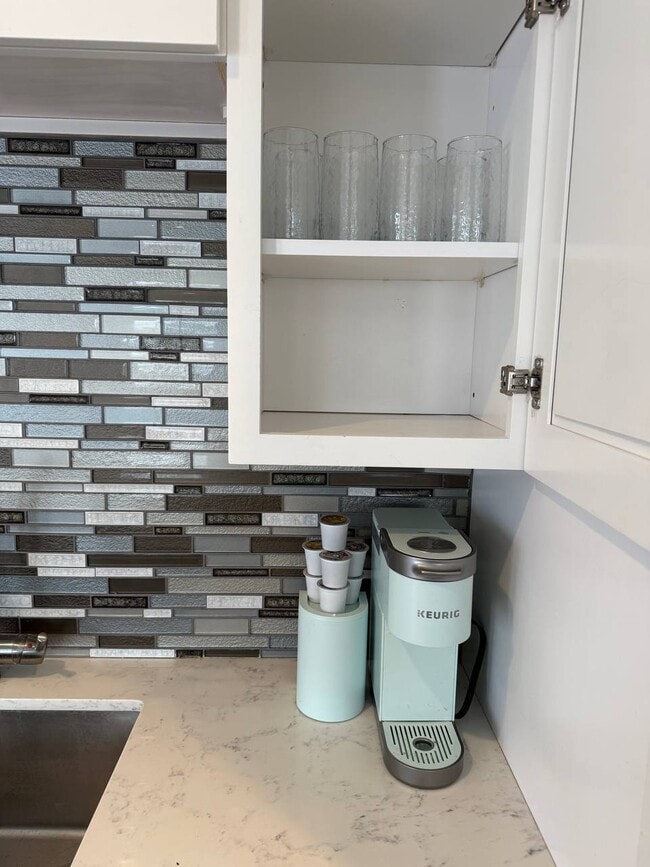 Building Photo - 315 Sapphire Ave