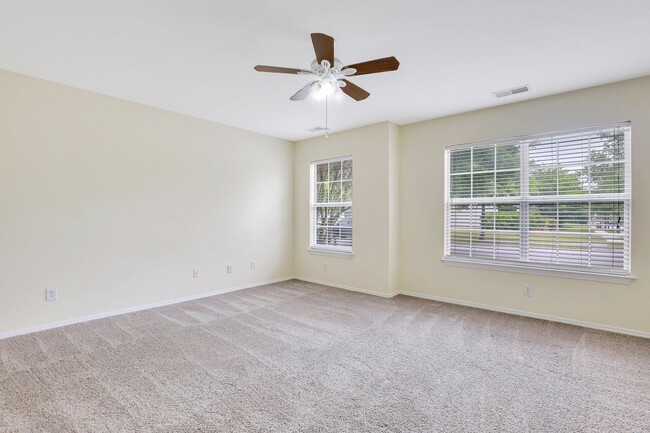 Building Photo - End Unit Townhome For Lease in Godley Park