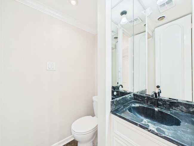 Building Photo - 7608 Del Monte Dr