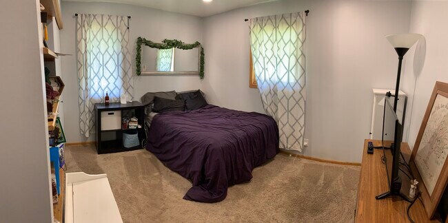 Front-facing bedroom - 620 114th Ln NE