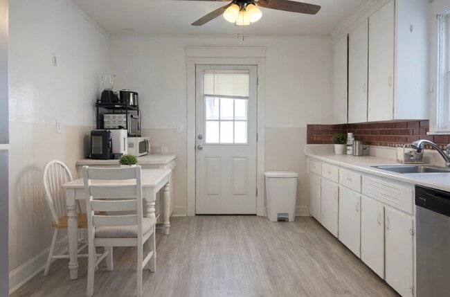 Building Photo - 223 Hudson St