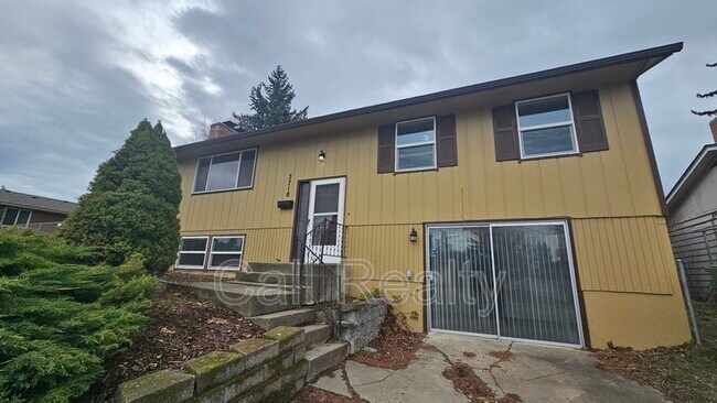 Building Photo - 3718 E 22nd Ave