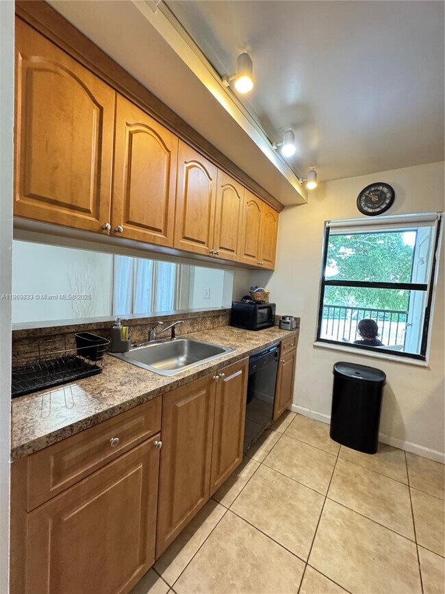 Building Photo - 3410 Foxcroft Rd