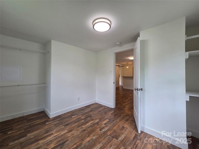 Building Photo - 2128 Hodgin St