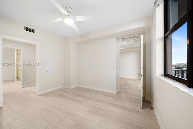 Building Photo - 555 NE 8th St
