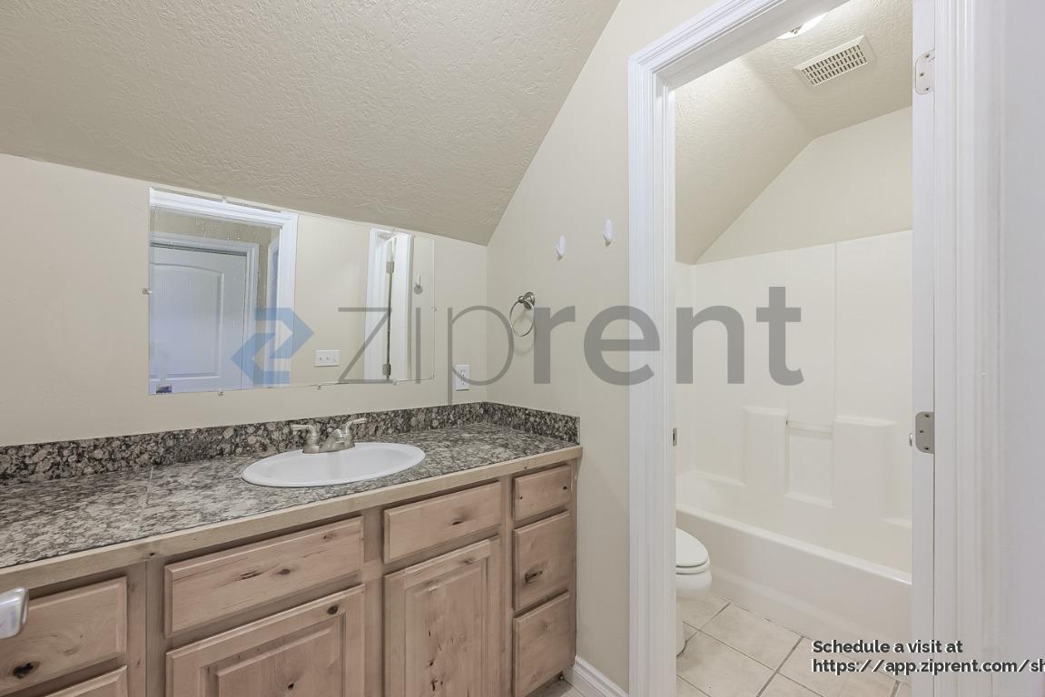 Building Photo - 10326 Avondale Dr