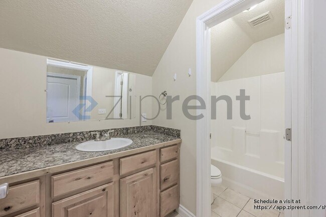 Building Photo - 10326 Avondale Dr