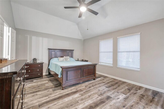 Building Photo - 16439 Sunlamp Ct