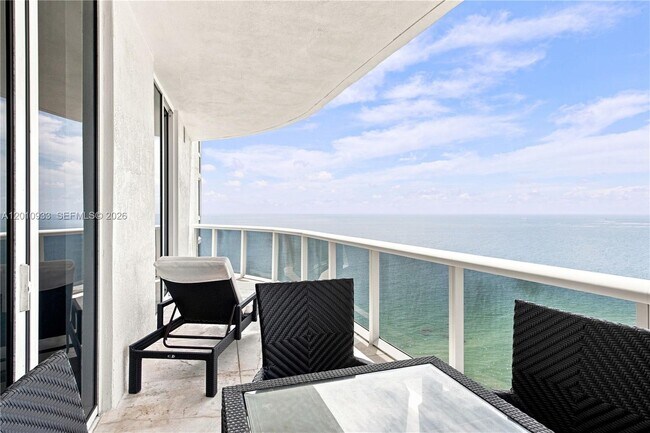 Building Photo - 15811 Collins Ave