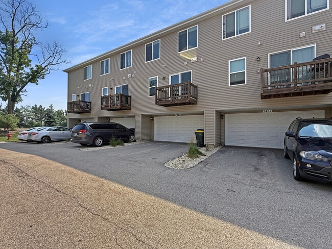 Building Photo - 2424 Alison Ave