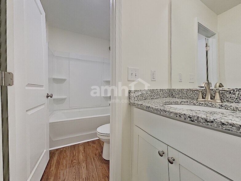 Building Photo - 386 Camp Cir
