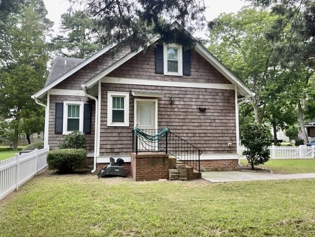 Building Photo - OAKLETTE