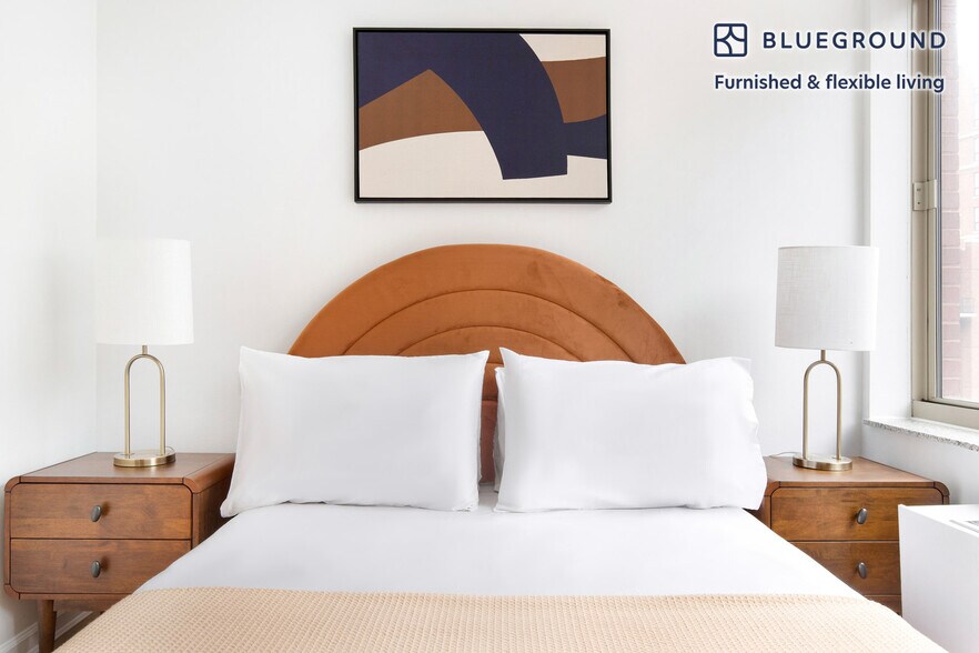 Building Photo - 400 Chambers St