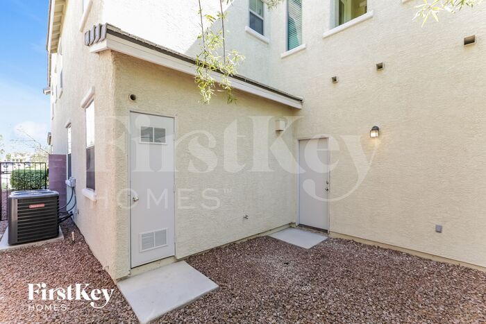 Building Photo - 10497 Foggy Glen Ave