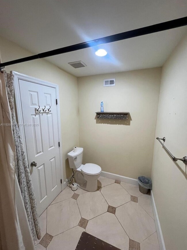 Building Photo - 16233 Laurel Dr