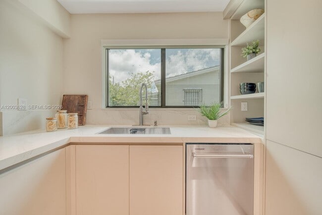 Building Photo - 1940 SW 32nd Pl