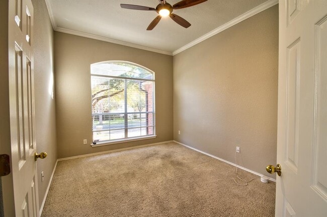Building Photo - 10700 Beard Ave