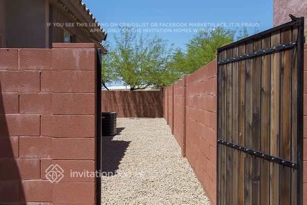 Building Photo - 9848 E Escondido Ave