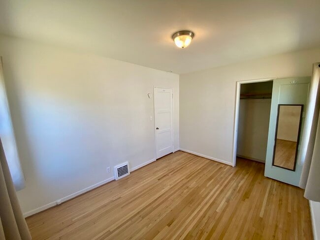 Building Photo - 5708 8th Ave NW