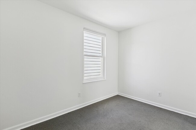 Building Photo - Updated & Bright 2BR Condo in Prime Boulde...