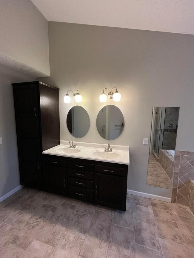 Building Photo - 208 Caswell Dr