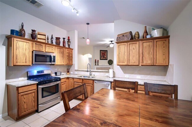 Building Photo - 1519 Hawk Dr
