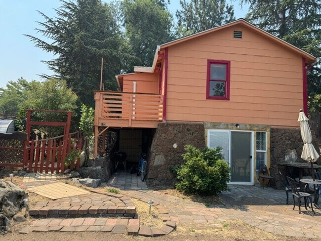 Building Photo - 415 E Hersey St