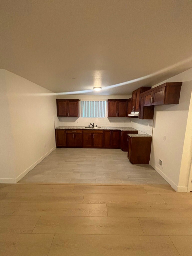 Building Photo - 438 W 71st St