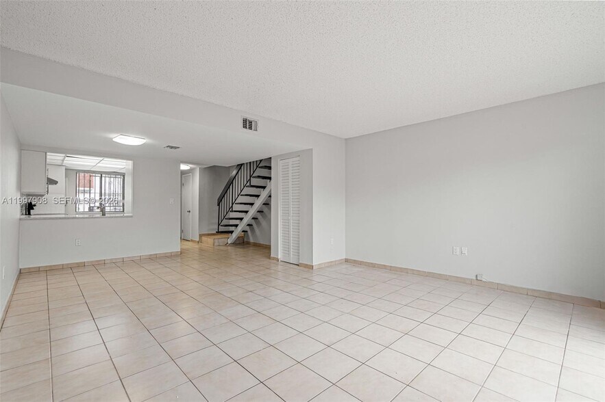 Building Photo - 319 NW 109th Ave