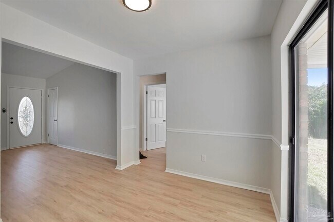 Building Photo - 10601 Silver Creek Dr