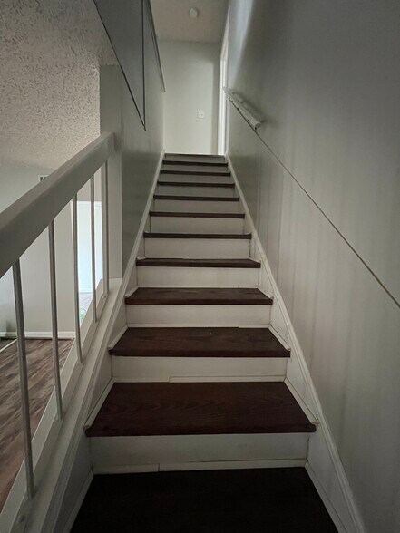 Building Photo - 537 Hickory Hill Dr