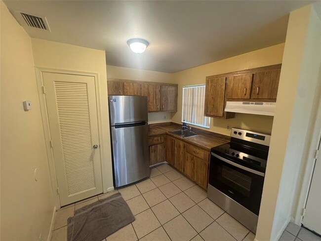 Building Photo - 5162 NE 6th Ave