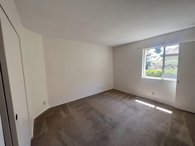 Building Photo - ***$1000 off of 1st months rent*** Condo N...